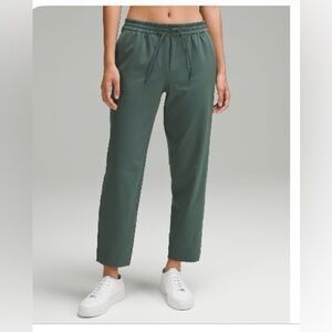 Lululemon Tapered-Leg Mid-Rise 7/8 Length Pant Luxtreme Dark Forest Medium